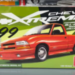 Round2 Models AMT 1999 Chevy Extreme S10